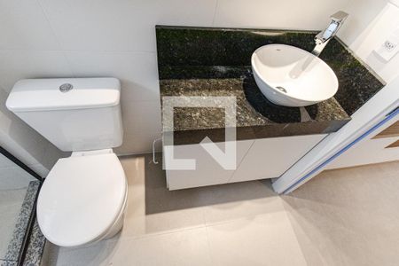 Banheiro Social de kitnet/studio para alugar com 1 quarto, 30m² em Centro, Curitiba