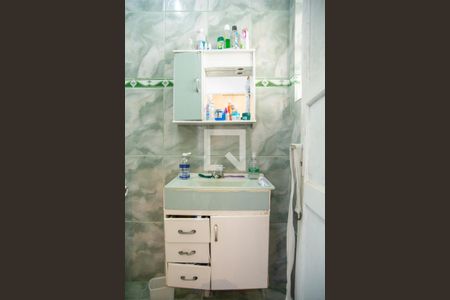 Casa à venda com 166m², 2 quartos e 1 vaga Casa à venda com 166m², 2 quartos e 1 vagaBanheiro - Casa Fundos