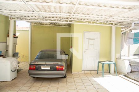 Casa à venda com 166m², 2 quartos e 1 vaga Casa à venda com 166m², 2 quartos e 1 vagaQuintal/Serviço