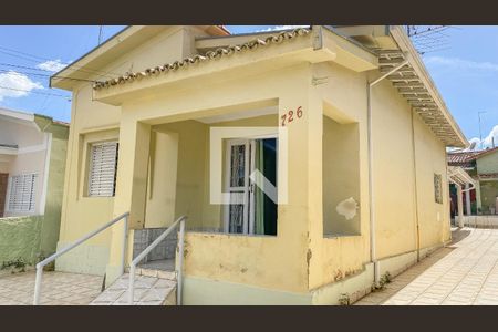 Casa à venda com 166m², 2 quartos e 1 vaga Casa à venda com 166m², 2 quartos e 1 vagaFachada