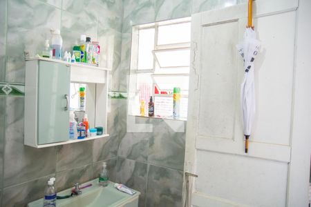 Casa à venda com 166m², 2 quartos e 1 vaga Casa à venda com 166m², 2 quartos e 1 vagaBanheiro - Casa Fundos