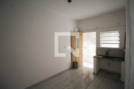Cozinha de casa para alugar com 1 quarto, 21m² em Jardim Tietê, São Paulo