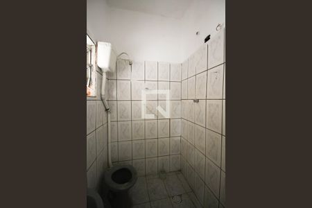 Banheiro de casa para alugar com 1 quarto, 21m² em Jardim Tietê, São Paulo