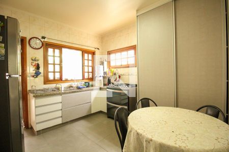 Casa à venda com 280m², 3 quartos e 5 vagas Casa à venda com 280m², 3 quartos e 5 vagasCozinha