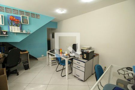 Casa à venda com 280m², 3 quartos e 5 vagas Casa à venda com 280m², 3 quartos e 5 vagasEscritório