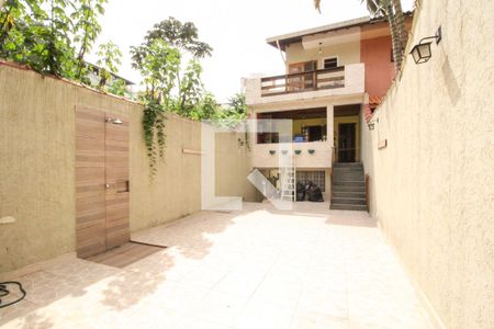 Casa à venda com 280m², 3 quartos e 5 vagas Casa à venda com 280m², 3 quartos e 5 vagasQuintal