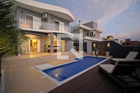 Casa de condomínio à venda com 222m², 3 quartos e 4 vagasPiscina