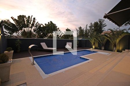 Casa de condomínio à venda com 222m², 3 quartos e 4 vagasPiscina