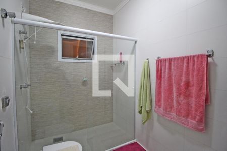 Casa de condomínio à venda com 222m², 3 quartos e 4 vagasBanheiro social