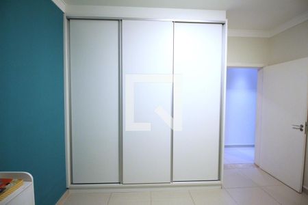 Casa de condomínio à venda com 222m², 3 quartos e 4 vagasQuarto 2