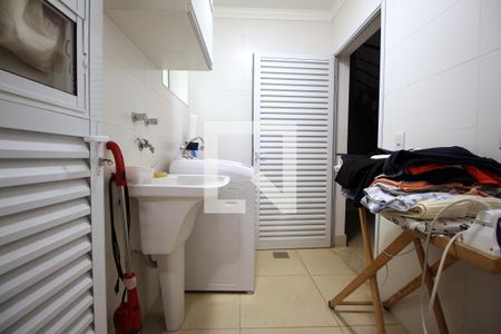 Casa de condomínio à venda com 222m², 3 quartos e 4 vagasÁrea de serviço