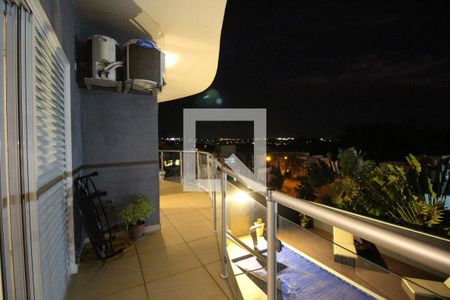 Casa de condomínio à venda com 222m², 3 quartos e 4 vagasSacada do Quarto 3