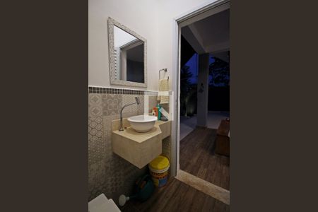 Casa de condomínio à venda com 222m², 3 quartos e 4 vagasLavabo da Área gourmet