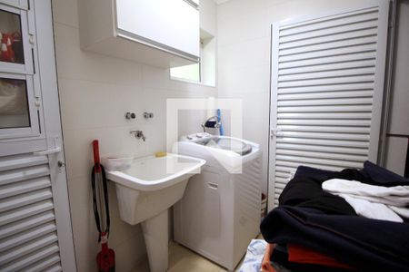 Casa de condomínio à venda com 222m², 3 quartos e 4 vagasÁrea de serviço