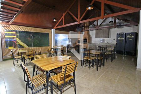 Casa de condomínio à venda com 222m², 3 quartos e 4 vagasÁrea comum - Salão de festas e churrasqueira