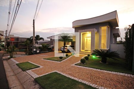 Casa de condomínio à venda com 222m², 3 quartos e 4 vagasFachada da casa