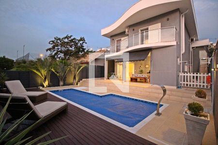 Casa de condomínio à venda com 222m², 3 quartos e 4 vagasPiscina