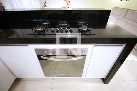 Casa de condomínio à venda com 222m², 3 quartos e 4 vagasCozinha (eletrodomésticos e armários)