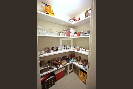 Casa de condomínio à venda com 222m², 3 quartos e 4 vagasDespensa