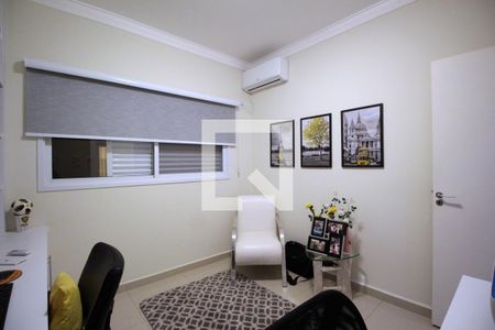 Casa de condomínio à venda com 222m², 3 quartos e 4 vagasQuarto 1 (Escritório)