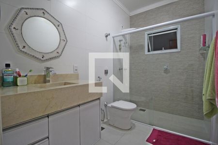 Casa de condomínio à venda com 222m², 3 quartos e 4 vagasBanheiro social