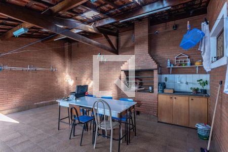 Casa à venda com 300m², 3 quartos e 2 vagas Casa à venda com 300m², 3 quartos e 2 vagasChurrasqueira