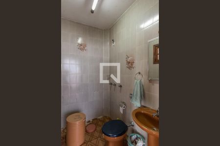 Casa à venda com 300m², 3 quartos e 2 vagas Casa à venda com 300m², 3 quartos e 2 vagasBanheiro de Serviço