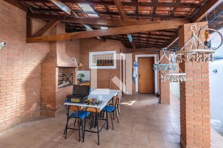 Casa à venda com 300m², 3 quartos e 2 vagas Casa à venda com 300m², 3 quartos e 2 vagasChurrasqueira