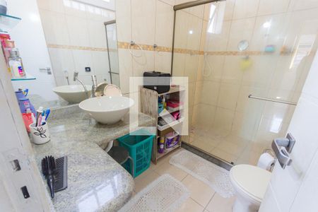 Casa de condomínio à venda com 181m², 3 quartos e 2 vagasBanheiro da Suíte 1