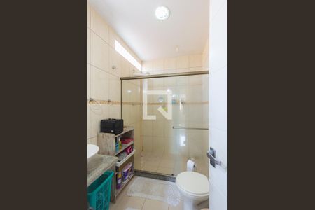 Casa de condomínio à venda com 181m², 3 quartos e 2 vagasBanheiro da Suíte 1