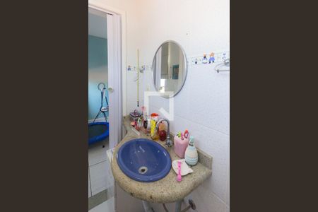 Casa de condomínio à venda com 181m², 3 quartos e 2 vagasBanheiro da Suíte 2