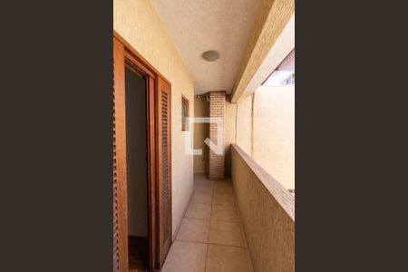 Casa à venda com 200m², 3 quartos e 2 vagas Casa à venda com 200m², 3 quartos e 2 vagasVaranda