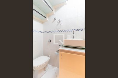 Casa à venda com 200m², 3 quartos e 2 vagas Casa à venda com 200m², 3 quartos e 2 vagasLavabo