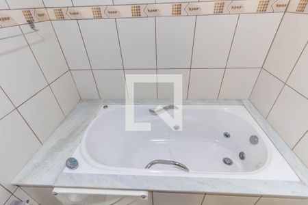 Casa à venda com 200m², 3 quartos e 2 vagas Casa à venda com 200m², 3 quartos e 2 vagasBanheiro 2