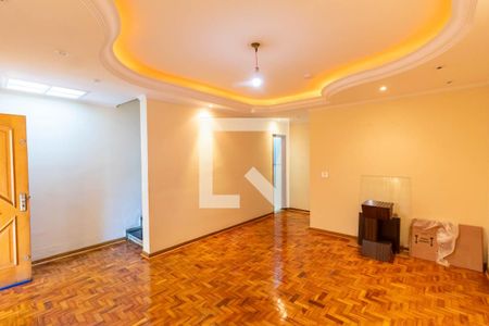 Casa à venda com 200m², 3 quartos e 2 vagas Casa à venda com 200m², 3 quartos e 2 vagasSala