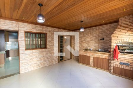 Casa à venda com 200m², 3 quartos e 2 vagas Casa à venda com 200m², 3 quartos e 2 vagasChurrasqueira