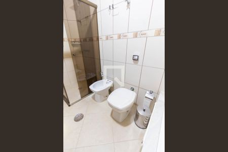 Casa à venda com 200m², 3 quartos e 2 vagas Casa à venda com 200m², 3 quartos e 2 vagasBanheiro 2