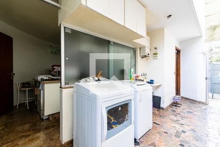 Casa à venda com 218m², 3 quartos e 3 vagasLavanderia