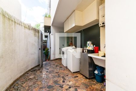 Casa à venda com 218m², 3 quartos e 3 vagasLavanderia