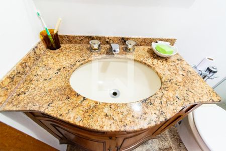 Casa à venda com 218m², 3 quartos e 3 vagasBanheiro da Suíte 2