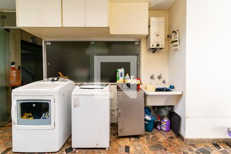 Casa à venda com 218m², 3 quartos e 3 vagasLavanderia