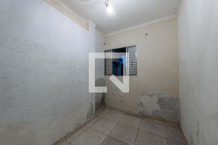 Quarto de casa para alugar com 2 quartos, 40m² em Parque dos Bancários, São Paulo