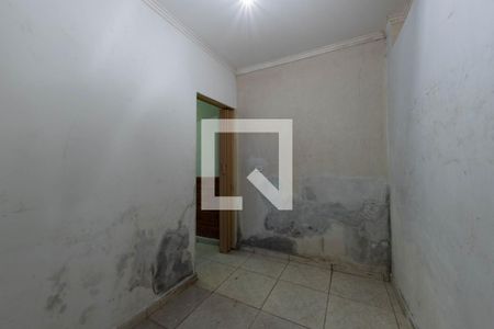 Quarto de casa para alugar com 2 quartos, 40m² em Parque dos Bancários, São Paulo