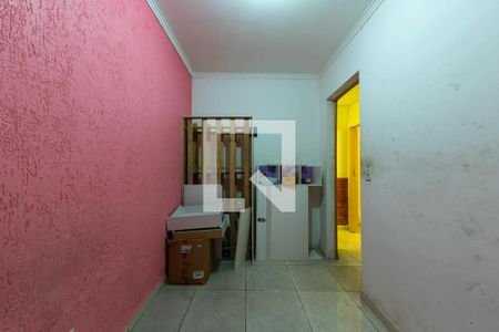 Quarto de casa para alugar com 2 quartos, 40m² em Parque dos Bancários, São Paulo