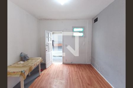 Casa à venda com 73m², 3 quartos e 3 vagasKitnet