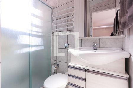 Banheiro de apartamento à venda com 1 quarto, 30m² em Menino Deus, Porto Alegre