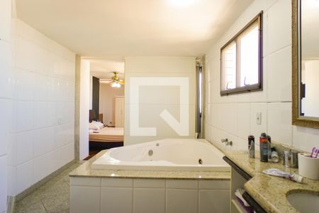 Apartamento para alugar com 550m², 5 quartos e 5 vagasBanheiro da Suíte 4