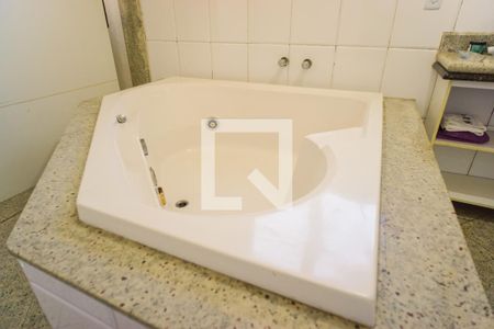 Apartamento para alugar com 550m², 5 quartos e 5 vagasBanheiro da Suíte 4