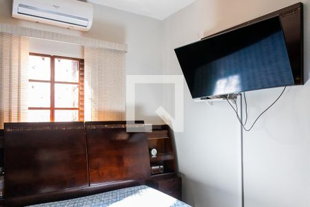 Casa à venda com 100m², 2 quartos e 2 vagas Casa à venda com 100m², 2 quartos e 2 vagasSuíte