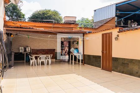 Casa à venda com 100m², 2 quartos e 2 vagas Casa à venda com 100m², 2 quartos e 2 vagasQuintal